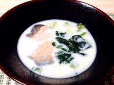 鮭と小松菜の中華クリームスープ