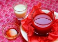 【材料を混ぜる】
蘇鉄トマトジュース、有機豆乳、お好みの量の蜂蜜を混ぜ合わせる