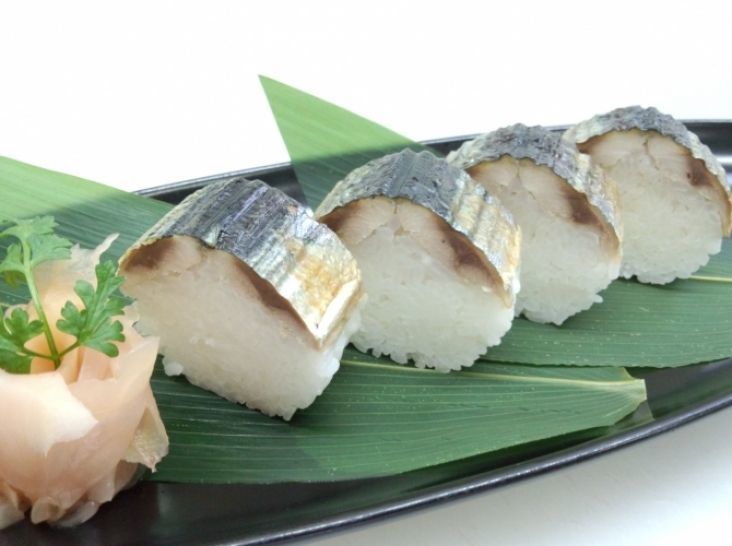 焼き秋刀魚の棒寿司仕立て
