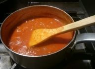 【トマトスープ】
弱火で玉ねぎをソテー、白ワインを入れてホールトマトを入れ