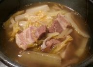 鍋の「スープ」作り。お鍋に「ベース」と「スープ」の材料を入れる。
\n食べる野菜の材料を入れて、お野菜が柔らかくなれば完成♪